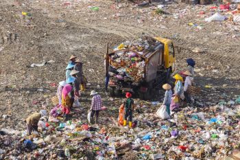 Penampungan sampah ditutup, Pejabat Pemkot Mataram tinjau TPA Kebon Kongok