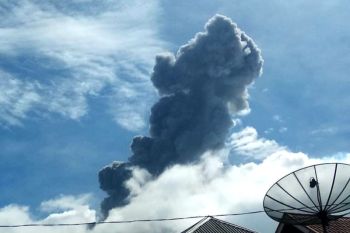 Gunung Marapi kembali erupsi setinggi kolom abu 500 meter