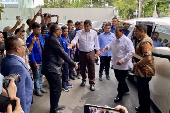 Maruarar Sirait sambut kedatangan Prabowo di Kantor PGI