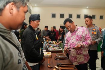 Pj Gubernur Sulsel serahkan penghargaan ke Komunitas Bilah Pusaka