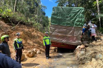 Longsor di Liwa Lampung timbulkan kemacetan lalu lintas