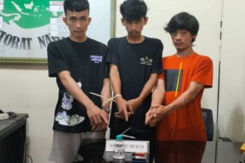 Polres Agam tangkap tiga warga sedang asyik pesta narkotika