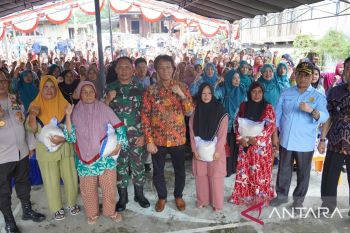Pj Bupati OKI salurkan 1,3 ton beras bagi 266 KK terdampak banjir