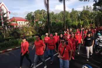 Pemkot Tomohon gelar jalan sehat untuk meriahkan HUT ke-21