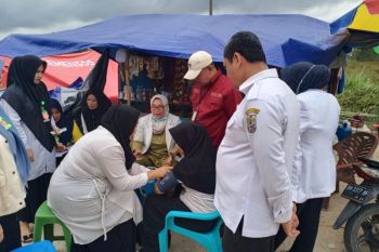 Dinkes Pelalawan siagakan petugas bantu warga terdampak banjir