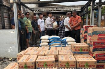 Semen Padang serahkan bantuan ke korban kebakaran di Panampangan