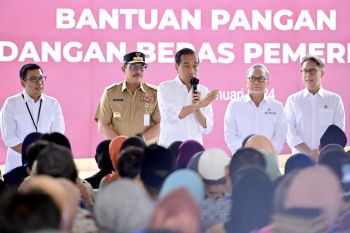Presiden Jokowi dan Ibu Negara di Salatiga salurkan bantuan beras