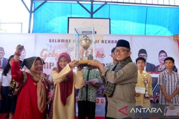 Hadiri Gebyar HUT ke-45 SMPN 9 Padang, Hendri Septa Minta Generasi Z Berbudi Pekerti Luhur