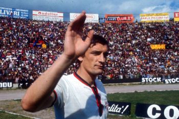 Mantan pemain sepak bola Italia Gigi Riva meninggal dunia
