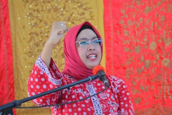 Ny. Genny Hendri Septa Ajak Warga Padang untuk Sehat, Bugar dan Produktif