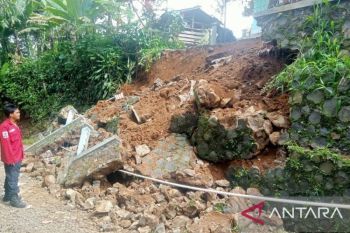 PMI dikerahkan personel untuk bantu penyintas longsor di Cibadak Sukabumi