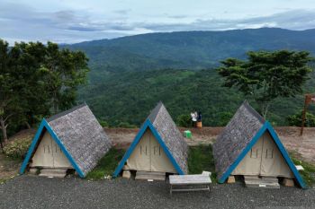 Wisata alam puncak sani-sani di Kolaka