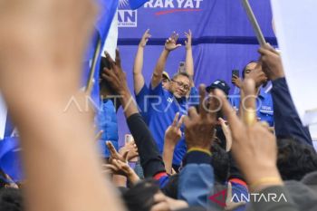 Ketum PAN Zulkifli Hasan kampanyekan pasangan Prabowo-Gibran di Makassar
