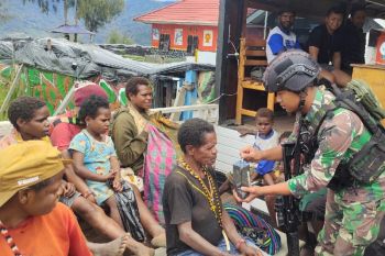 Kogabwilhan sebut  warga mengungsi ke pos TNI terus bertambah