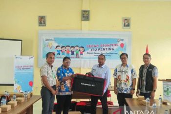 Pj Bupati Jayapura serahkan enam antropometri kit Puskesmas Waibu