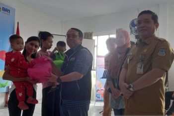 BRI Peduli stunting serahkan bantuan di Manado