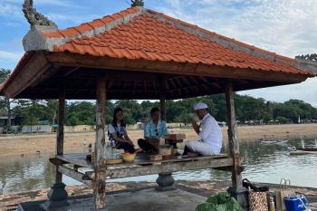 Cawapres Gibran nikmati wisata kebugaran sambil minum jamu di Bali
