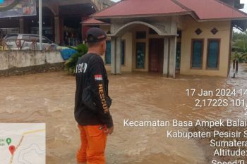 Ratusan rumah warga terendam banjir di Pesisir Selatan