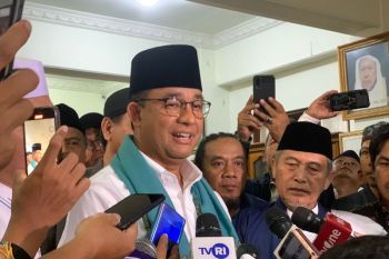 Anies bakal kaji ulang UU Ciptaker