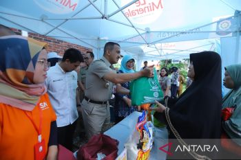 Pemkot Jaktim sediakan seribu paket sembako murah di Pulogadung&nbsp;