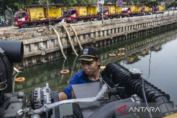 Pos Pantau Pintu Air Pasar Ikan Jakarta siaga 3