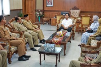 Penjabat  Bupati Magelang temui pejabat pada hari pertama kerja