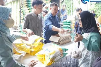 Warga Prabumulih antusias belanja di pasar murah