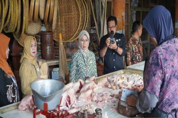 Dinas Perdagangan Kulon Progo diharap menunda kenaikan retribusi pasar
