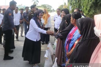 Pemkab Luwu Utara salurkan bantuan pangan beras kepada 3.812 KK