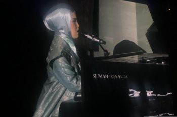 Penyanyi Putri Ariani memukau penonton di pergelaran Powerful Indonesia