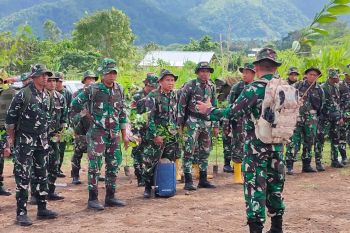 Ratusan personel TNI, Polri dan ASN hijaukan kawasan Gunung Rinjani