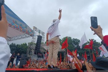 Ganjar hujan-hujanan saat orasi kampanye di Manado-Sulut