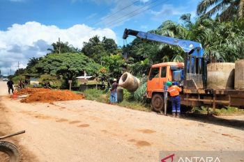 PTPN IV PalmCo Regional 3 perbaiki akses masyarakat rusak akibat hujan lebat