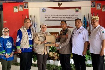 Mahasiswa KKN Unila lakukan sosialisasi UU ITE di Desa Jati Indah