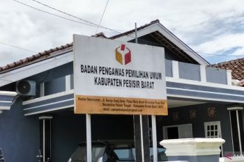 Bawaslu Pesisir Barat pantau distribusi logistik di daerah terisolir