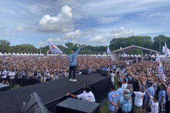 Partai Gerindra Bali kumpulkan puluhan ribu orang di Lapangan Renon