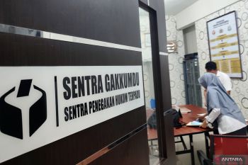 Bawaslu Sulsel mengkaji dugaan pelanggaran caleg bagi-bagi uang