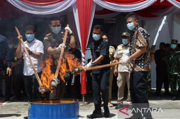 Api disulut,  narkoba jadi abu