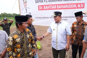 Pj Gubernur Sulsel ajak petani dan peternak manfaatkan Kredit Usaha Rakyat