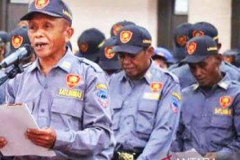 Pemkab Biak gandeng Polres latih 968 personel linmas pengamanan TPS pemilu