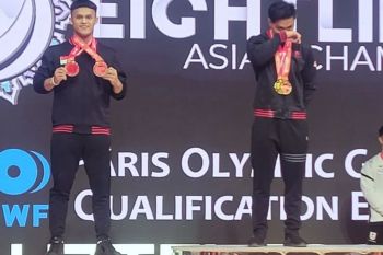 Rahmat Erwin raih 3 emas sekaligus pertajam rekor dunia angkat besi