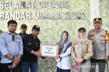 Bupati Luwu Utara melepas penyaluran logistik pemilu ke kecamatan terpencil