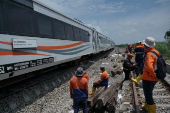 Jalur kereta api yang tergenang banjir di Grobogan sudah bisa dilintasi