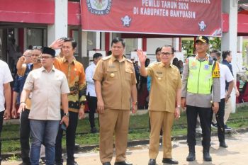 Pj Bupati Banyuasin lepas angkutan distribusi logistik Pemilu 2024