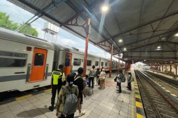 Libur panjang, penumpang KA di Daop Madiun capai 100 persen