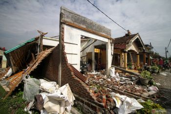 Dampak angin puting beliung di Sidoarjo