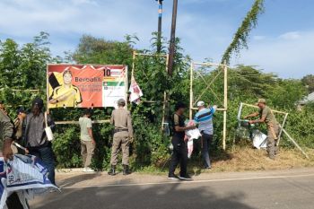 Bawaslu Mabar tertibkan APK di Labuan Bajo