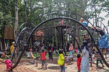 Tips cerdas berkendara aman saat liburan bersama anak