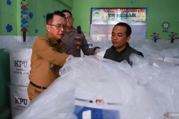 Bupati Bekasi tinjau gudang logistik pemilu pastikan distribusi lancar