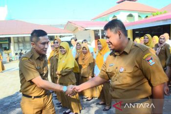 Ekos Albar motivasi ASN 3 OPD terkait pelayanan publik